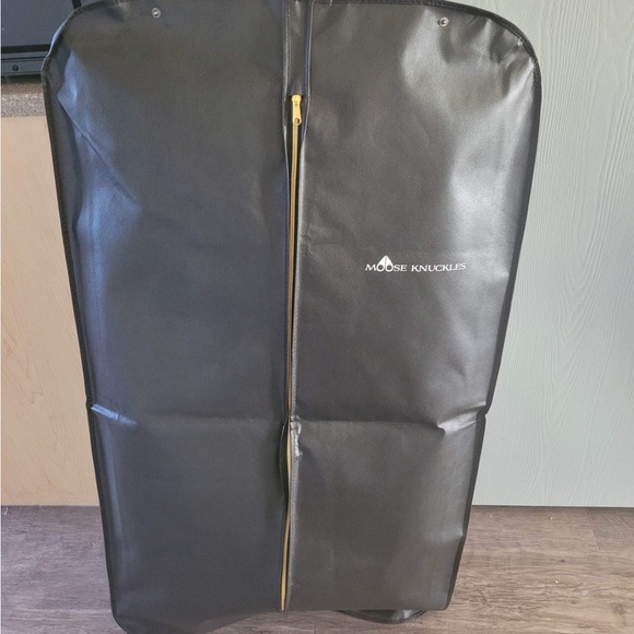 BNWT Moose Knuckles Puffer Jacket - Picture 8 of 9